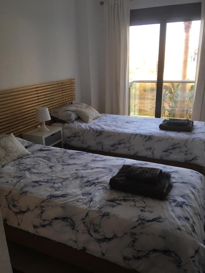 מנילבה Marina Del Castillo, Duquesa Beachfront Apartment מראה חיצוני תמונה