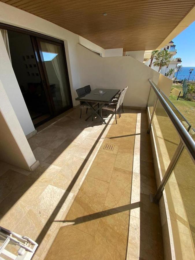 מנילבה Marina Del Castillo, Duquesa Beachfront Apartment מראה חיצוני תמונה