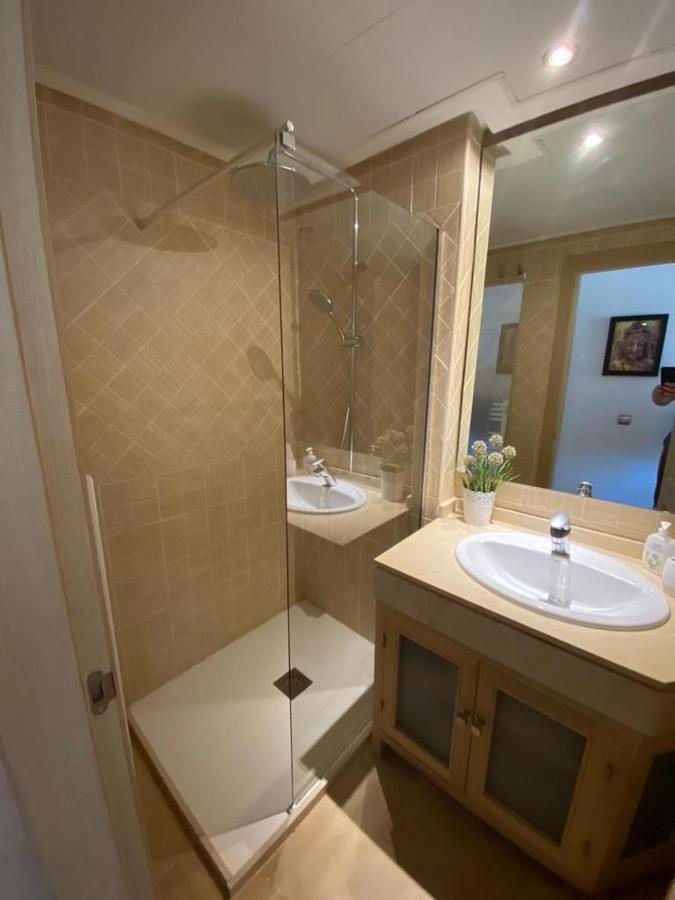 מנילבה Marina Del Castillo, Duquesa Beachfront Apartment מראה חיצוני תמונה